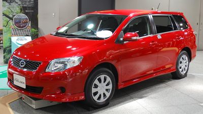 Автостекла Toyota Fielder c установкой в Москве